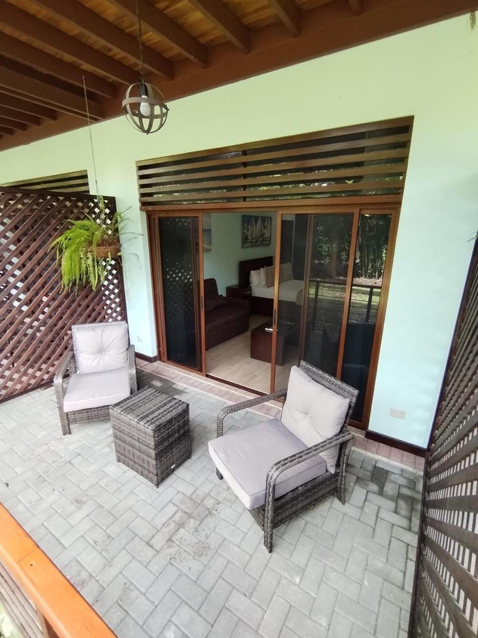Bungalows Beachfront Hotel Punta Uva Luaran gambar