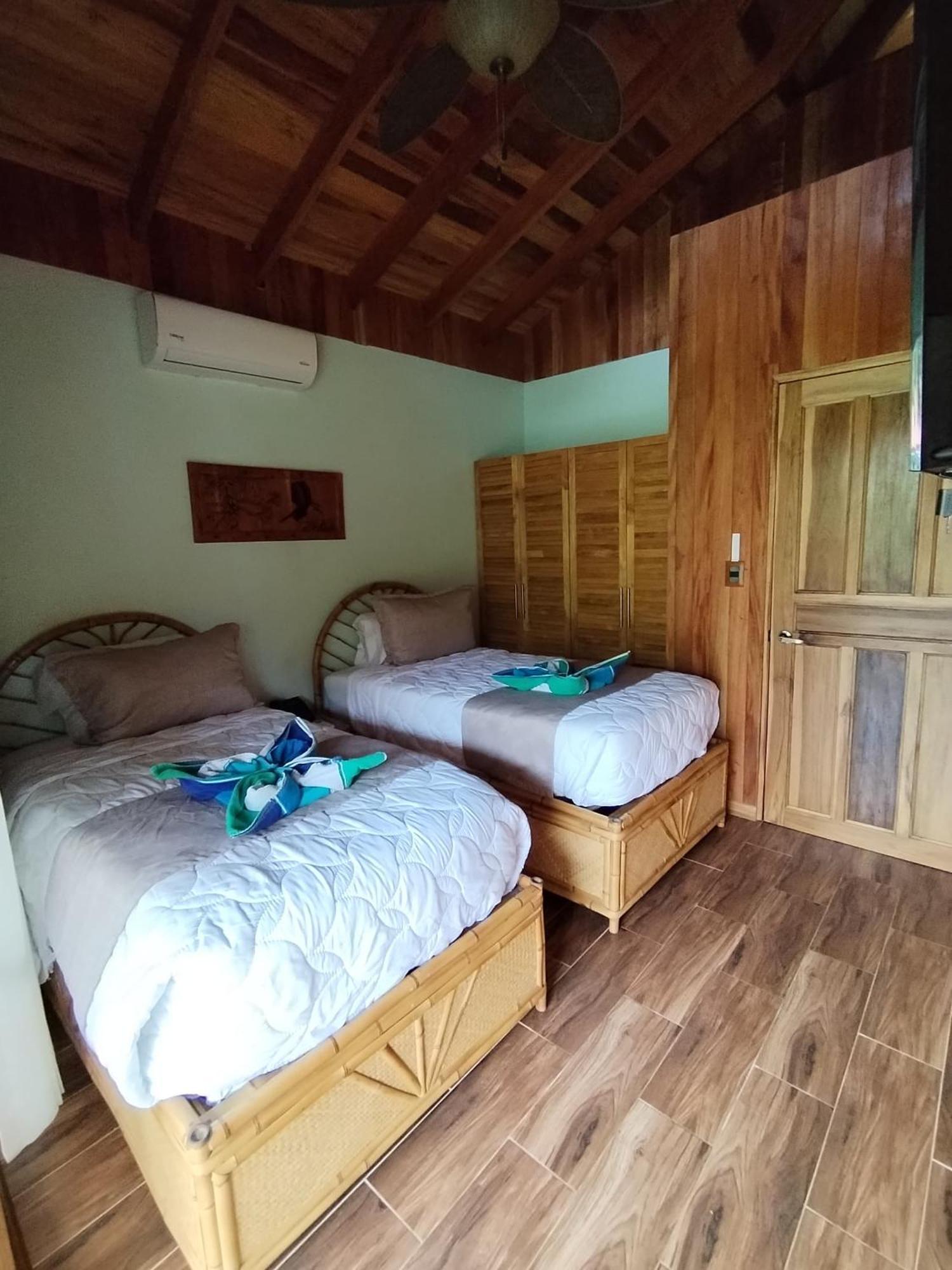 Bungalows Beachfront Hotel Punta Uva Luaran gambar