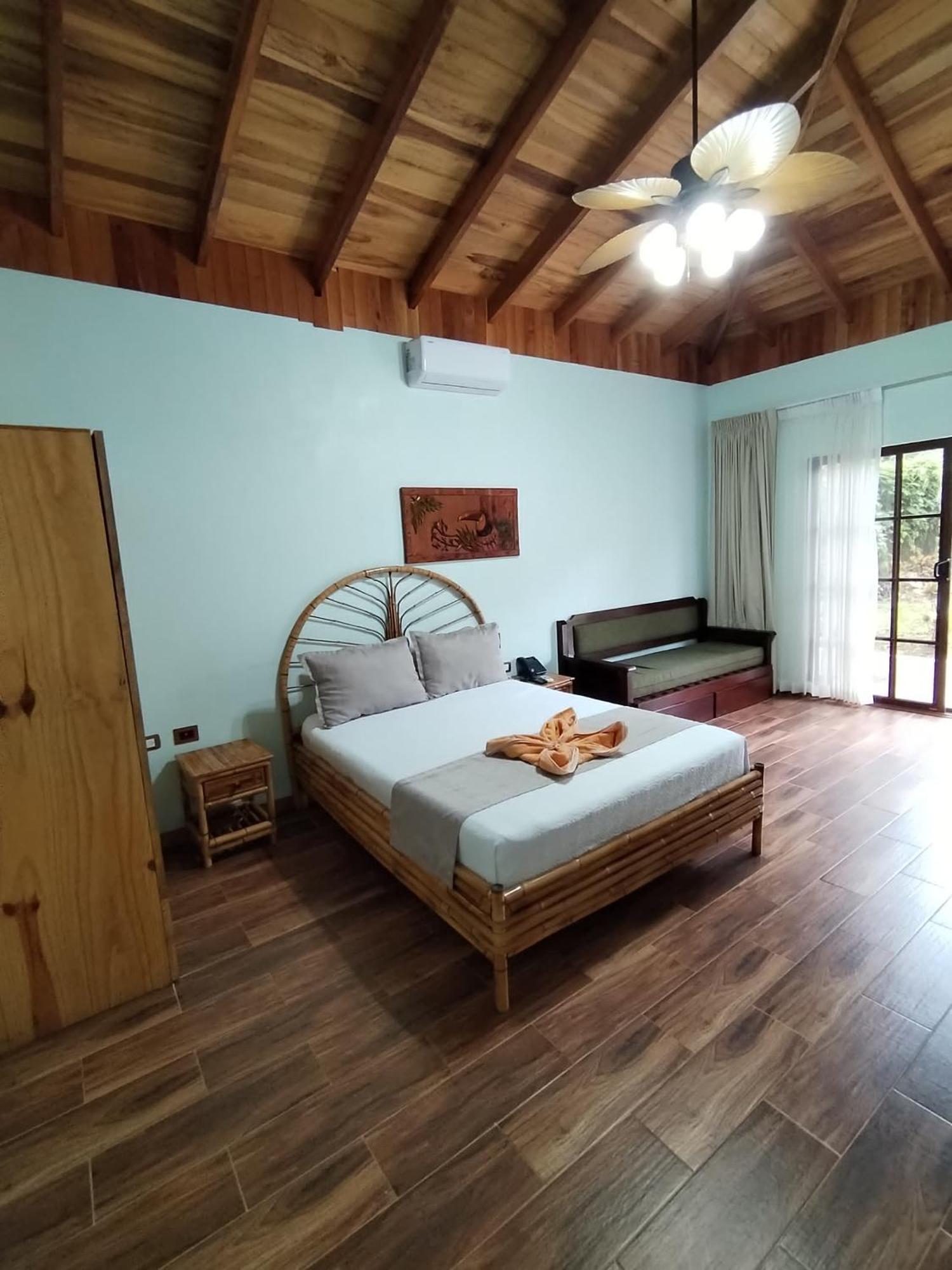 Bungalows Beachfront Hotel Punta Uva Luaran gambar
