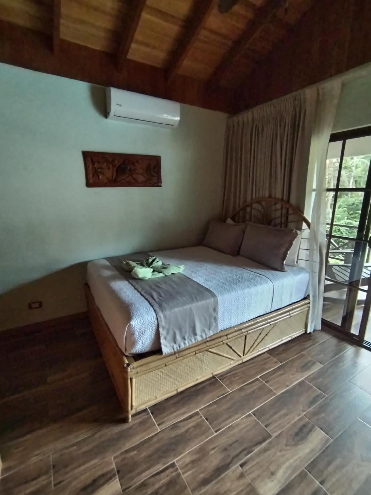 Bungalows Beachfront Hotel Punta Uva Luaran gambar