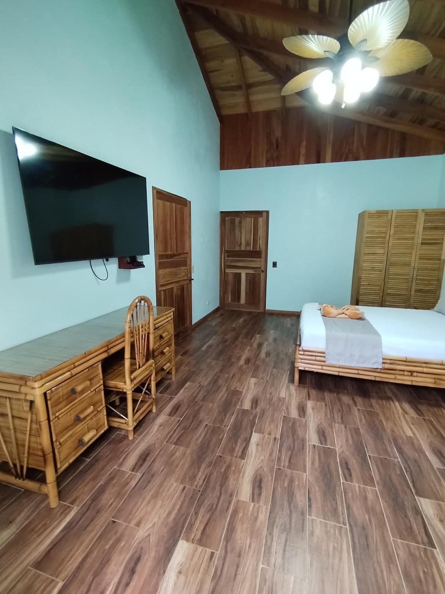 Bungalows Beachfront Hotel Punta Uva Luaran gambar