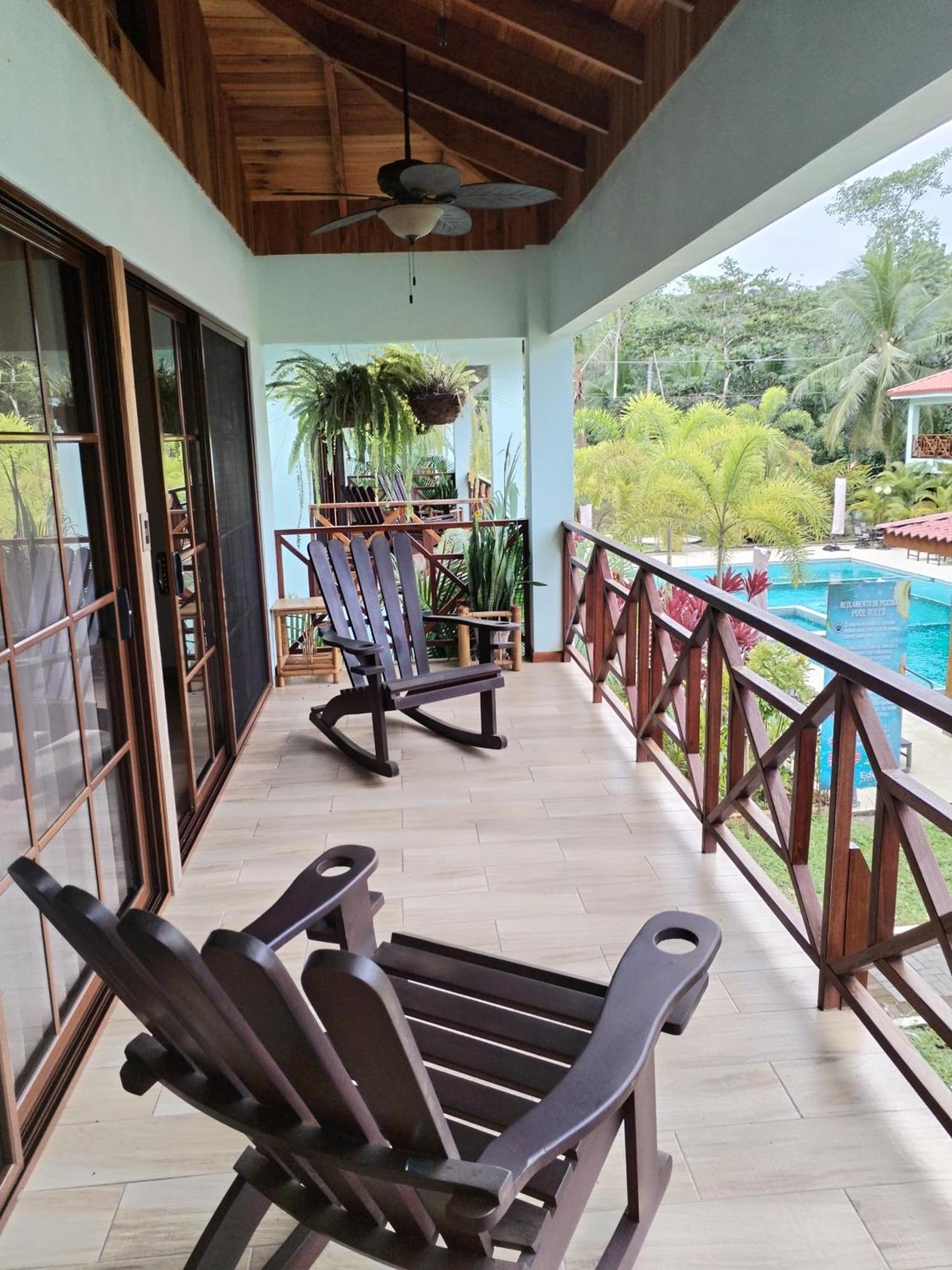 Bungalows Beachfront Hotel Punta Uva Luaran gambar