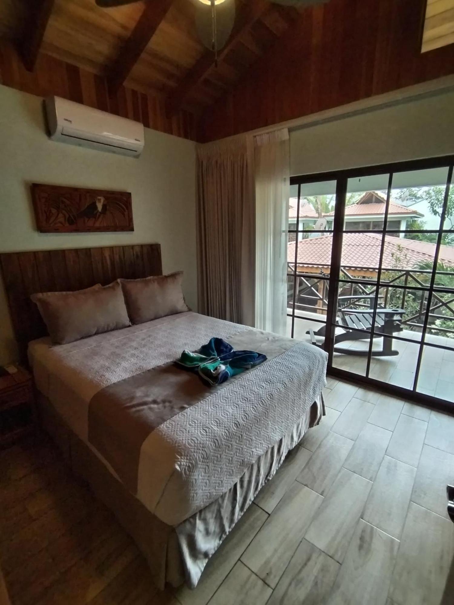Bungalows Beachfront Hotel Punta Uva Luaran gambar