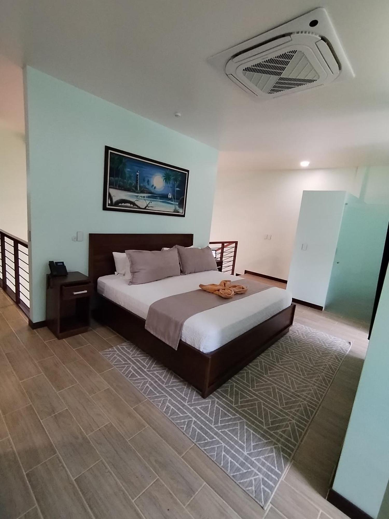 Bungalows Beachfront Hotel Punta Uva Luaran gambar