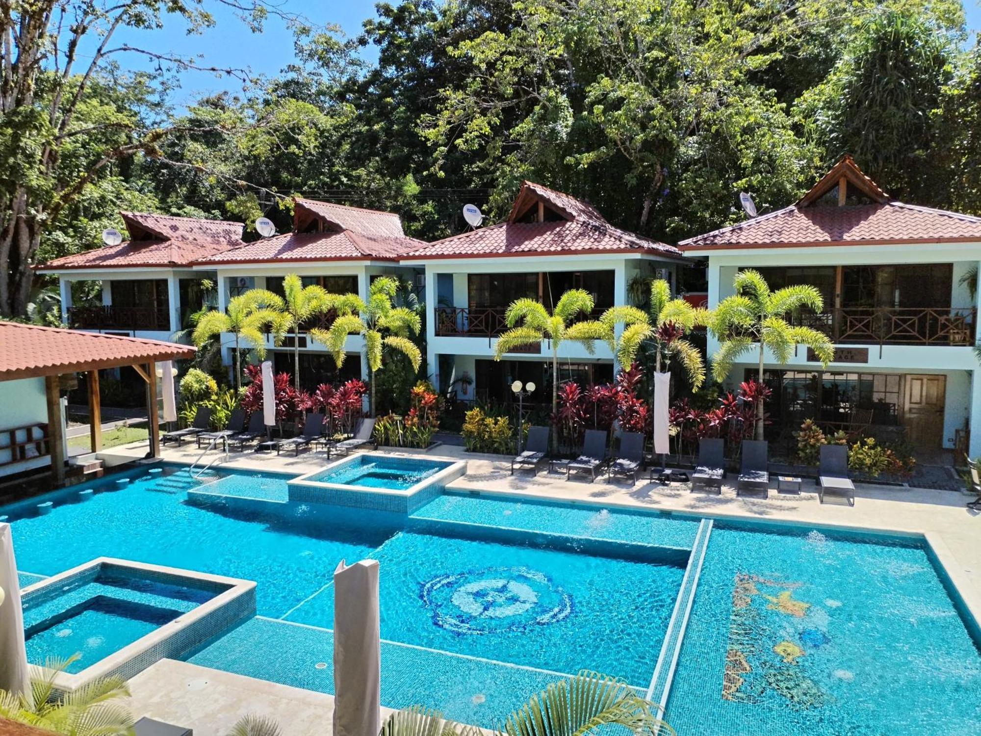 Bungalows Beachfront Hotel Punta Uva Luaran gambar